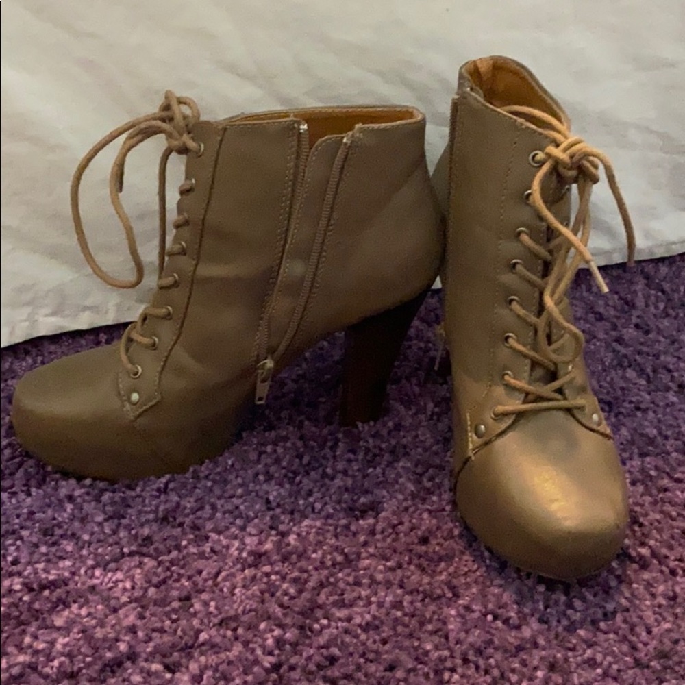 Tan 4 1/2in heeled boots
